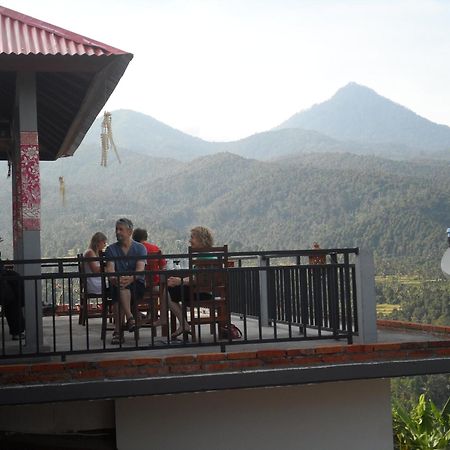 One Homestay And Warung Мундук Экстерьер фото