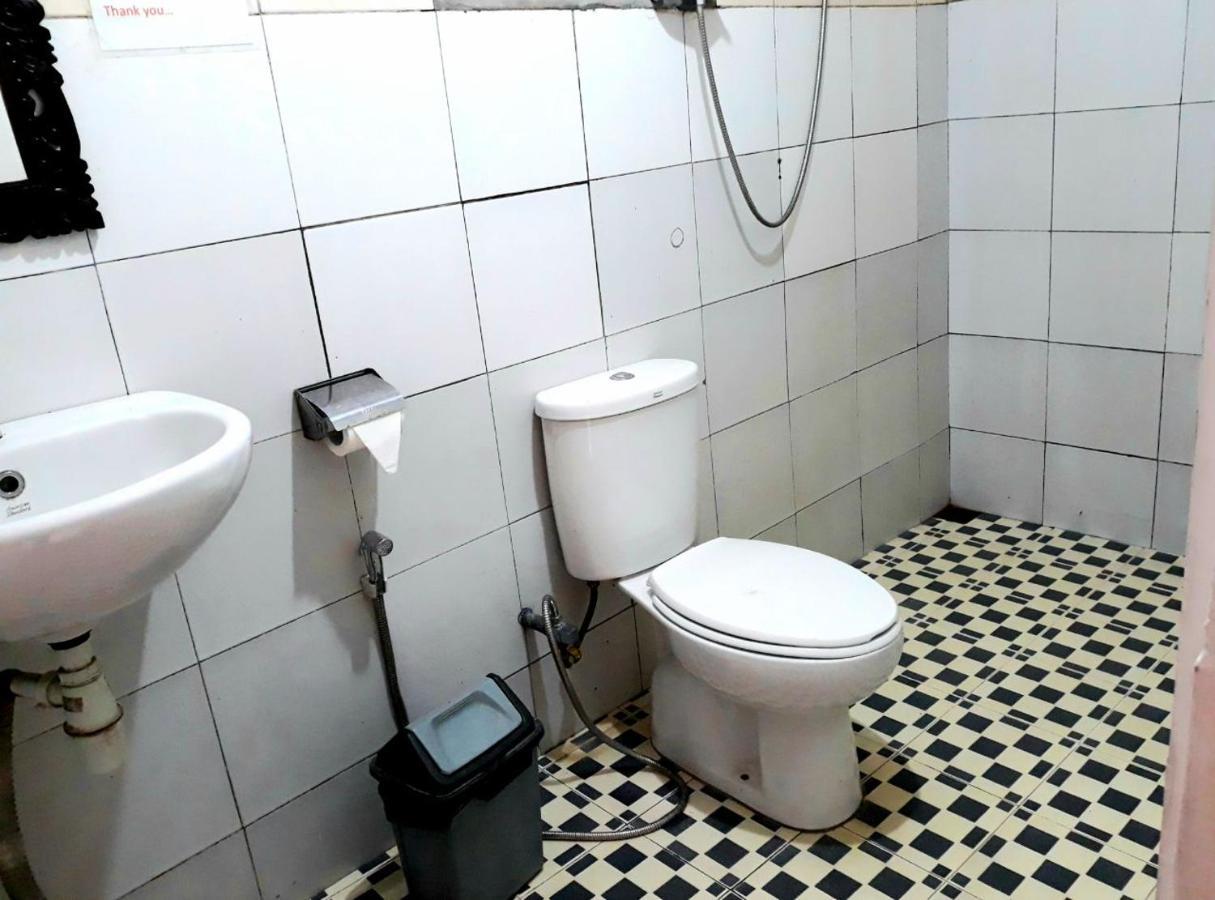One Homestay And Warung Мундук Экстерьер фото