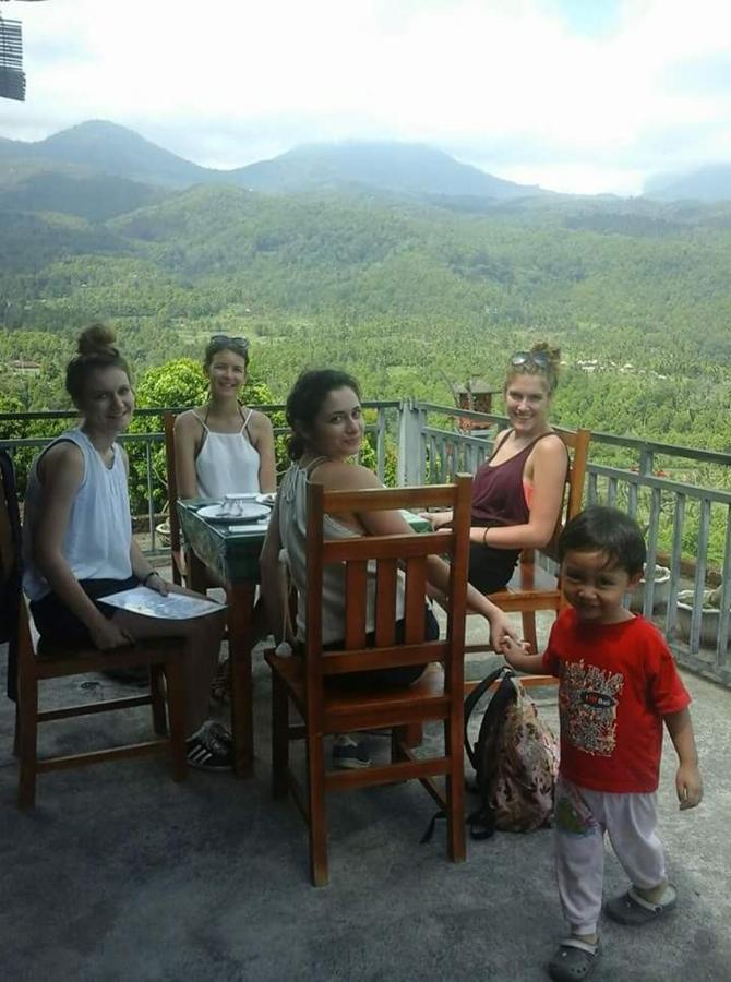 One Homestay And Warung Мундук Экстерьер фото